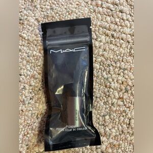 MAC loose pigment